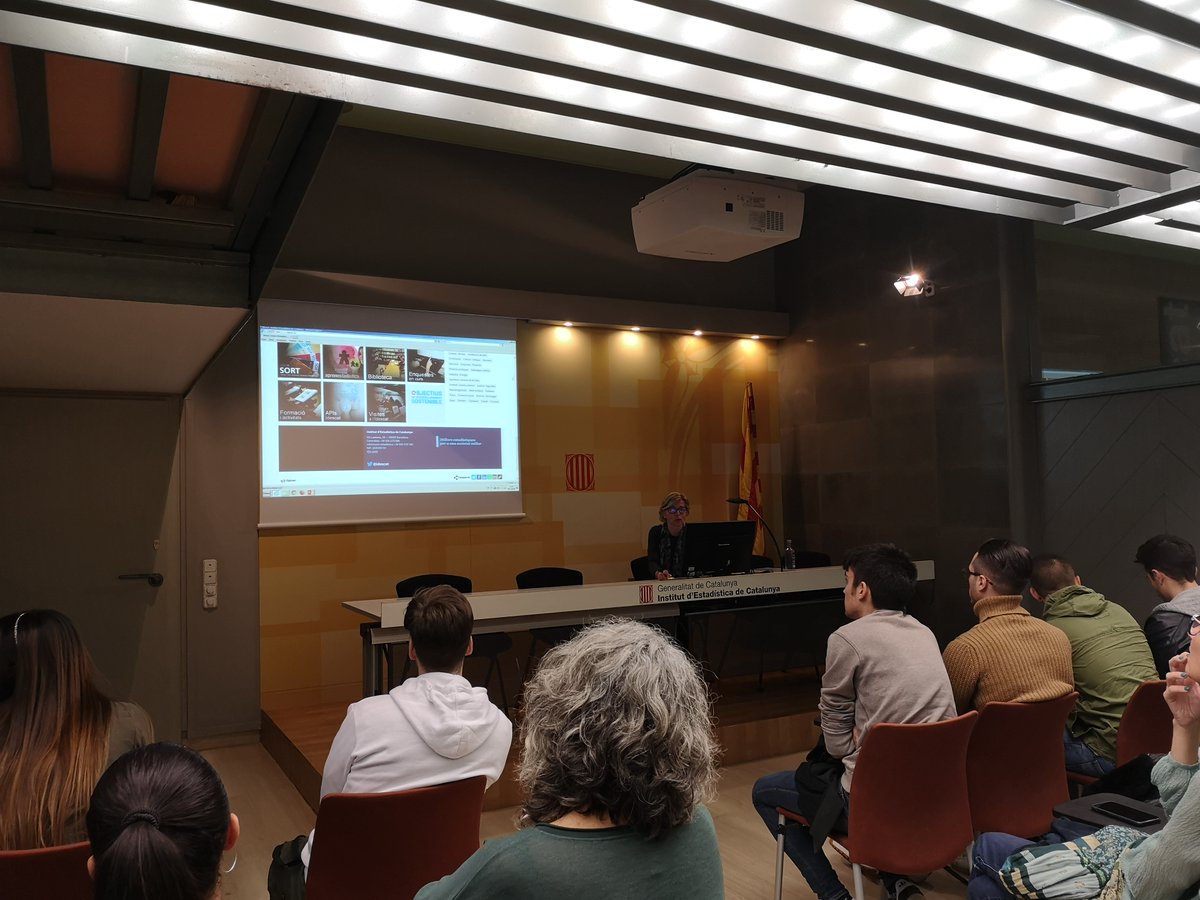 Avui ens visiten els alumnes de 2on d'ESO de l'Escola Pia de Sarrià de Barcelona. Sessió 'Idescat com cercar i utilitzar estadístiques oficials'
 ➡ idescat.cat/serveis/educac…
 #centresensenyament #educació #estadística
