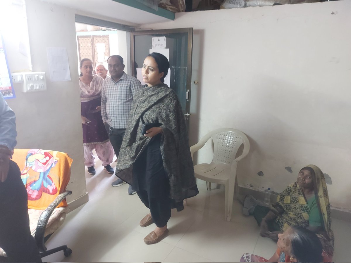 આજ રોજ તાલુકા વિકાસ અધિકારી વિજાપુર દ્વારા વિજાપુર તાલુકાના ગેરીતા ગામની મુલાકાત લેવામાં આવી. મુલાકાત દરમિયાન સ્વચ્છતા, પંચાયત વેરા વસુલાત, જમીન મહેસુલ વસુલાત, પીએમ કિસાન, E-KYC  બાબતે સમીક્ષા કરવામાં આવી...
#Mehsana 
#GPVijapur
<a href="/CMOGuj/">CMO Gujarat</a>
<a href="/CollectorMeh/">Collector Mehsana</a>
<a href="/ddo_mehsana/">DDO Mehsana</a>