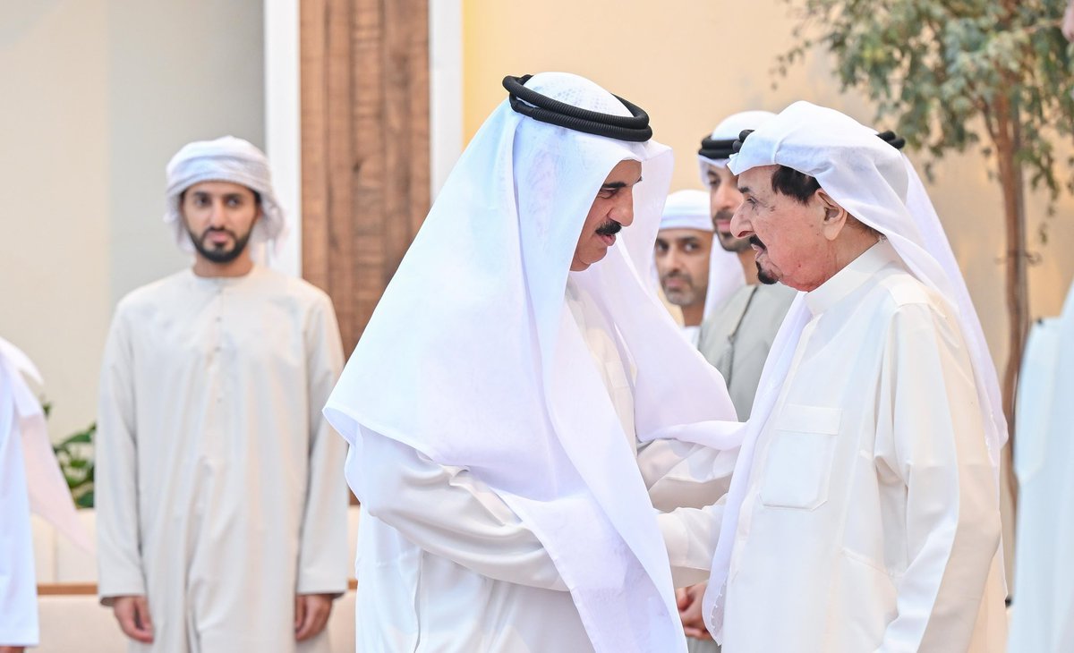 BahrainEmbUAE's tweet image. صاحب السمو الشيخ حميد بن راشد النعيمي عضو المجلس الأعلى حاكم إمارة عجمان، بحضور الشيخ عمار بن حميد النعيمي، ولي عهد إمارة عجمان، يستقبل سعادة السفير الشيخ خالد بن عبدالله آل خليفة سفير مملكة البحرين لدى دولة الإمارات العربية المتحدة، وذلك في قصر الزاهر بإمارة عجمان.