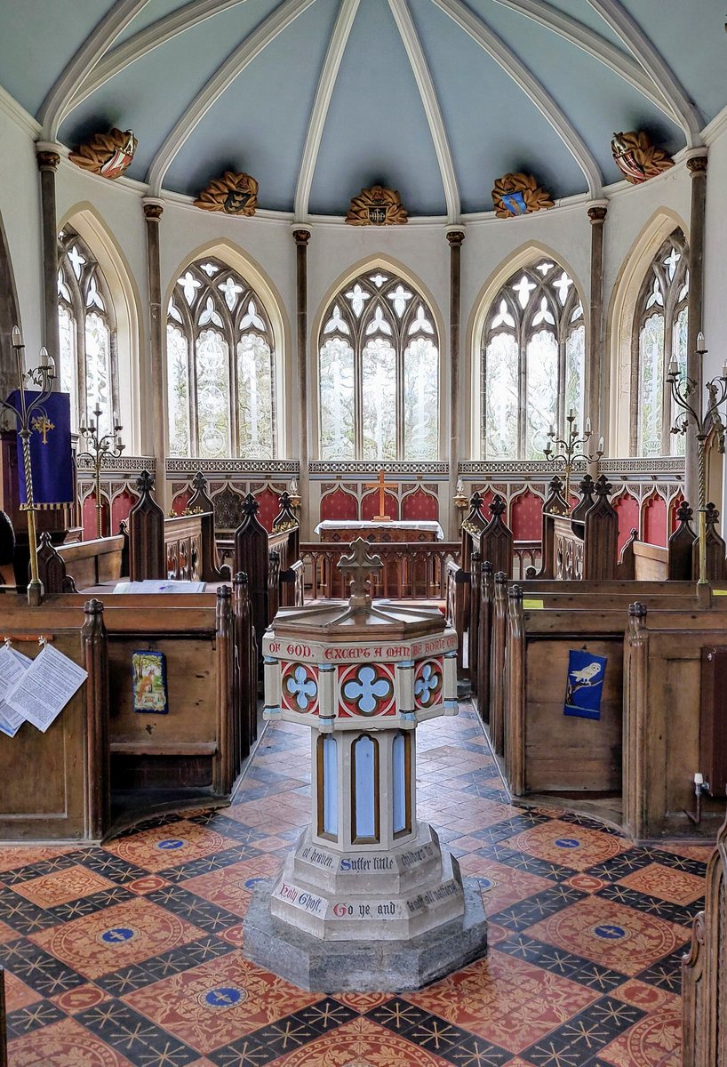 HartberryArt's tweet image. St Nicholas church, Moreton.  Windows engraved by Sir Laurence Whistler over a span of 40 years.  Stunning!  My photos can't do it justice. #engravings #Whistler