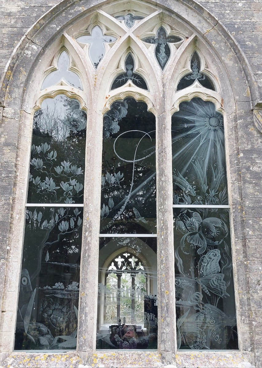 HartberryArt's tweet image. St Nicholas church, Moreton.  Windows engraved by Sir Laurence Whistler over a span of 40 years.  Stunning!  My photos can't do it justice. #engravings #Whistler