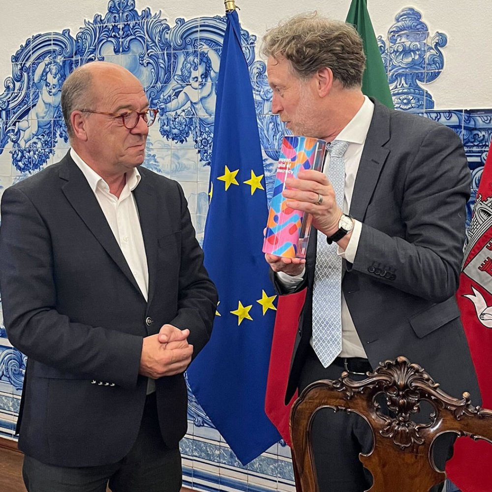 ChairNoHorseKey's tweet photo. "In Cascais glauben wir an ein Regieren, wo die Bürger*innen nicht bloß zusehen, sondern aktiv am Gestalten ihrer Zukunft teilnehmen" – Ich gratuliere der nächsten europäischen Demokratiehauptstadt, Cascais in Portugal und dem Bürgermeister Carlos Carreiras von Herzen!
#ecod https://t.co/SoZFajqDXO