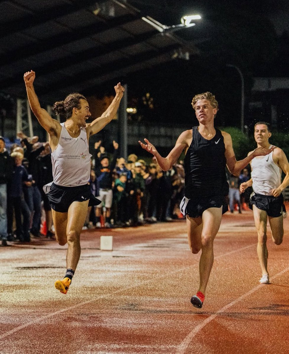 DiorRamohitaj's tweet photo. Absolutely mental 🤯 Kiwi 15 y/o Sam Ruthe (right of picture) just broke another world record—this time becoming youngest sub-4 minute miler! 
@WorldAthletics @tempojournal https://t.co/4Q0RDlzsQX