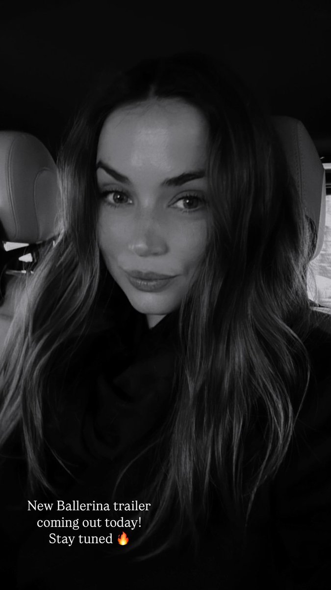 ana de armas base tweet media