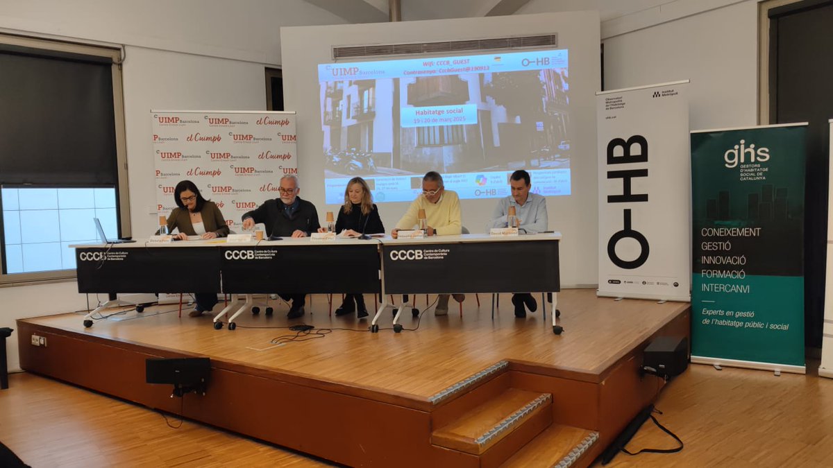 cohabitac's tweet photo. Iniciem amb la primera taula conversant sobre #urbanisme i la planificació en la creació de les bases operatives per fer possible l'#HabitatgeSocial i #Assequible.
Participen: Oriol Nel·lo, Sebastià Jornet, Elisabet Cirici i David Martínez. Modera: Bàrbara Pons https://t.co/Q8llJbOhxf