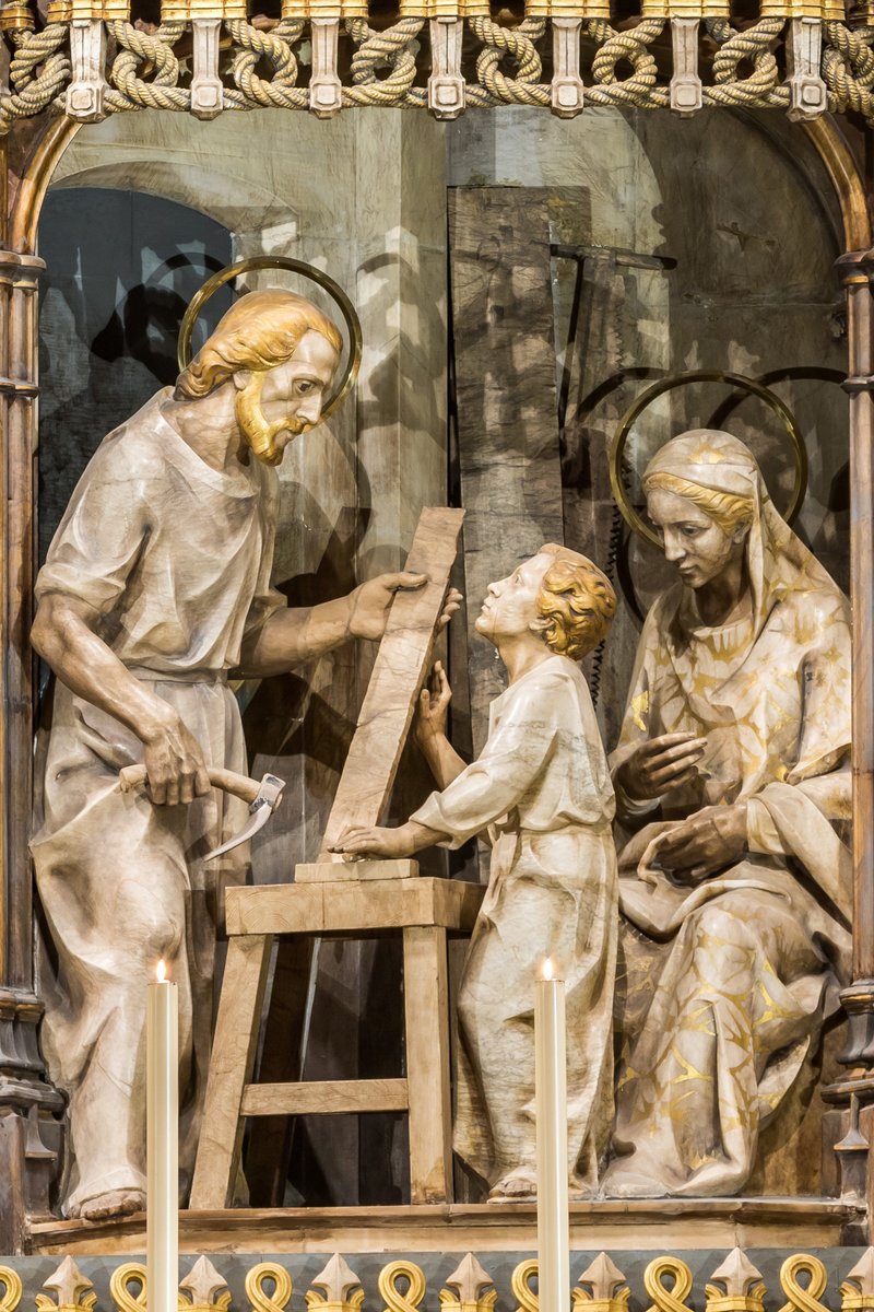 torreciudad_org's tweet photo. ✨ Hoy celebramos a san José, Patrono de la Iglesia Universal, un hombre justo, fiel y humilde, elegido por Dios para una misión única: ser custodio de Jesús y de la Virgen María. En el retablo de #Torreciudad puedes contemplarlo en este bonita escena realizada por Joan Mayné🙏 https://t.co/BrvMKnY97m