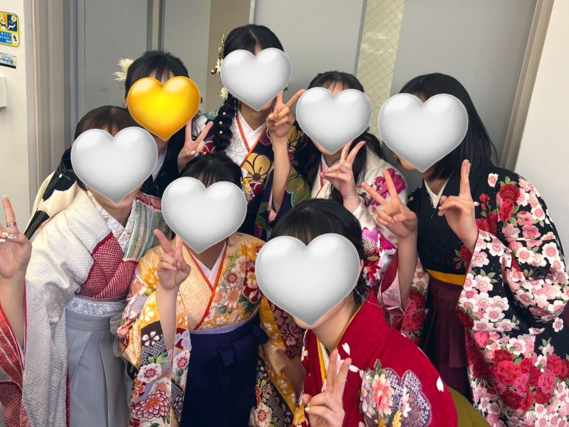 d2_chi's tweet photo. 大学卒業しましたー！！！
あっという間すぎて逆に実感が湧かない。。。それくらい充実した4年間でした💖
今年は中々ライブ行ける日も少なくなりそうだけど、変わらず自分のペースで推し活していこうとおもいます🥹👍👍 https://t.co/gzupyscguc