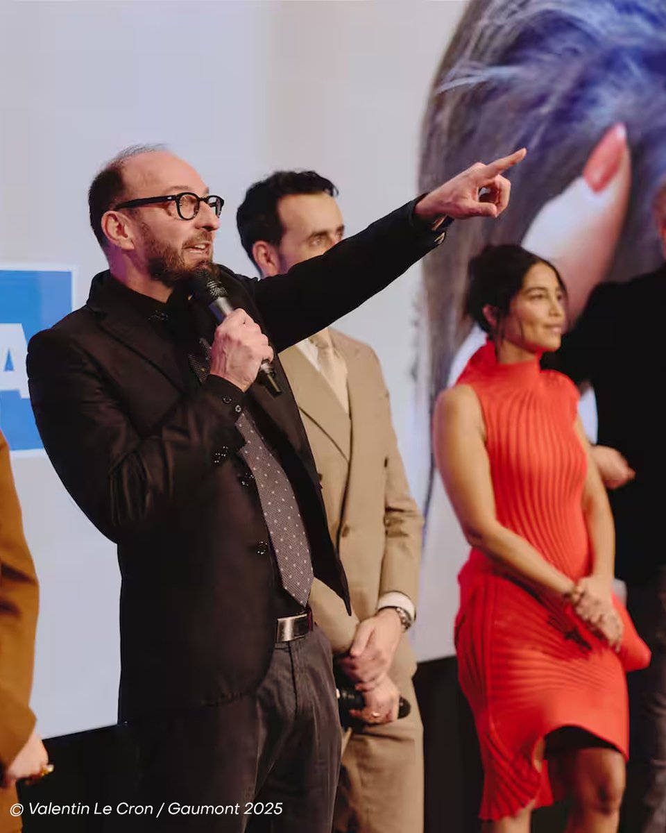 Quebec_FR's tweet photo. 🎬 Sortie 🇫🇷 du film 𝙈𝙖 𝙈𝙚̀𝙧𝙚, 𝘿𝙞𝙚𝙪 𝙚𝙩 𝙎𝙮𝙡𝙫𝙞𝙚 𝙑𝙖𝙧𝙩𝙖𝙣
Rendez-vous dès aujourd'hui au cinéma pour découvrir le film du réalisateur québécois #KenScott.
Retour sur l'avant-première du 17 mars⤵️
https://t.co/IhUZqPEHTd
--
@Gaumont I #QuébecEnFrance I #FrQc https://t.co/i1kP0QUfRK