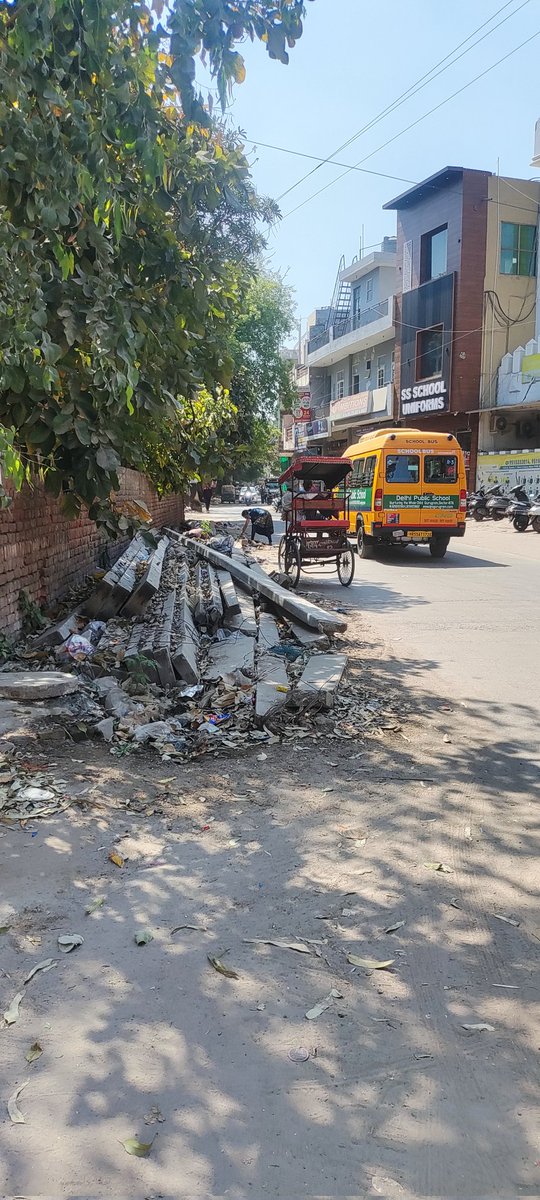 sp45944's tweet photo. @cmohry @NayabSainiBJP Dear CM saheb...We r done with corporation elections, may I request to  look in to plaguing issues of Old Gurgaon city. Bad nd bumpy Roads,Haphazard electric meters,Garbage, Stray Cattle, tfc hazards with no traffic lights at imp xg. Pending Bus stand nd Civil hospital bldg. https://t.co/9hj9FMrK0Y