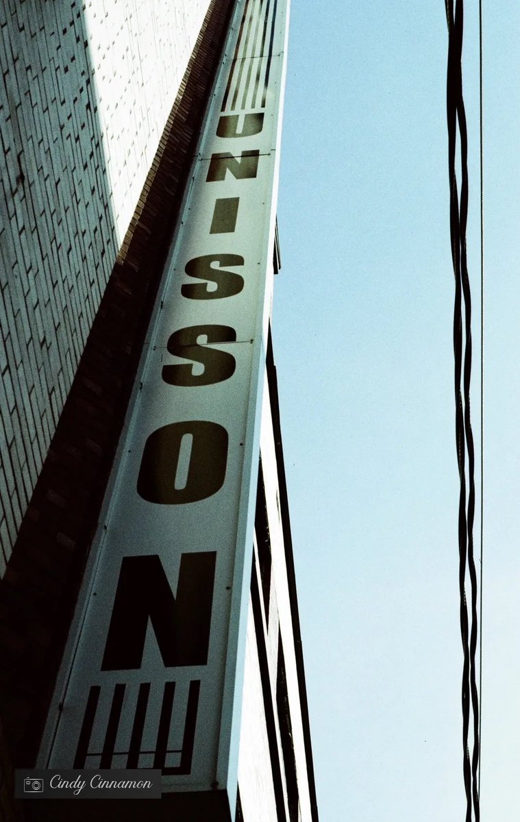 Cindy_Cinnamon's tweet image. Qu’est-ce que cette photo vous inspire?

Cindy Cinnamon Photographie
CindyCinnamon.com
Pentax K1000
Lomo Metropolis 100

#PlaceUnisson #Unisson #Locaux #FilmCamera #OnFilm #Analog #FilmForever #Lomo #Pentax #Metropolis #PentaxK1000 #HeyLomography #35mm #Art #Quebec #Canada