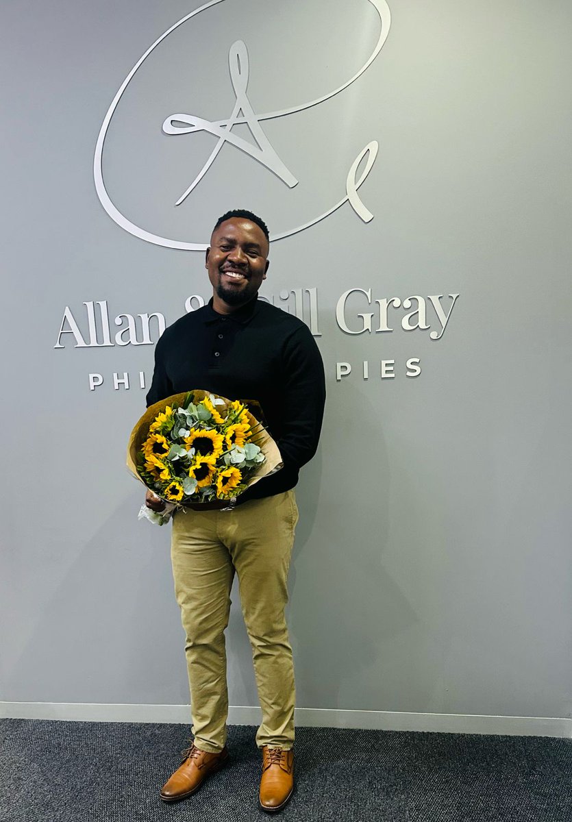 I am lucky to get my flowers from my colleagues! very grateful.