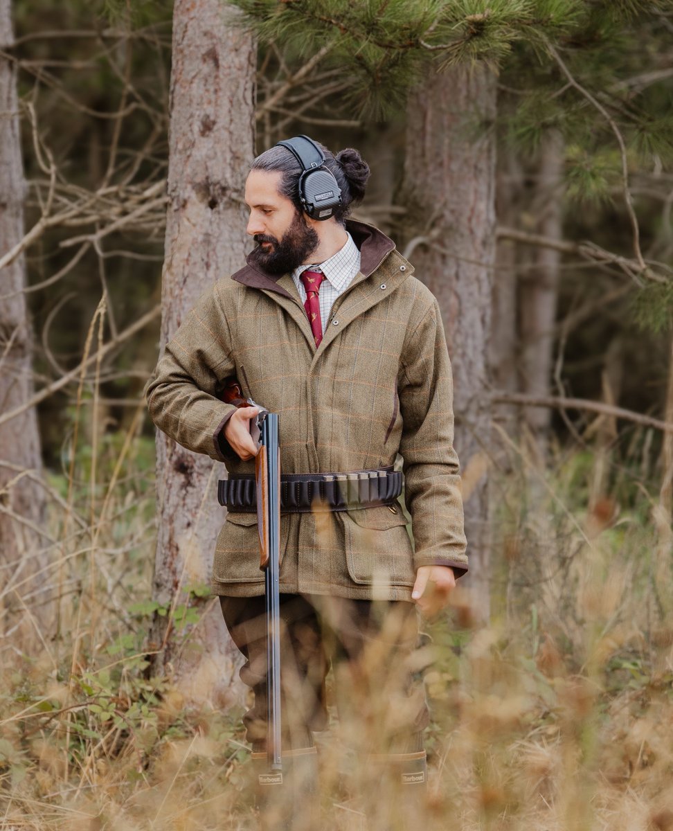 SWATCOM_'s tweet image. Everybody&apos;s favourite carbon covered companion⁠
⁠
📸 @countrycontentuk⁠
⁠
#SWATCOM #Active8 #Carbon⁠
@whiteroseshooting