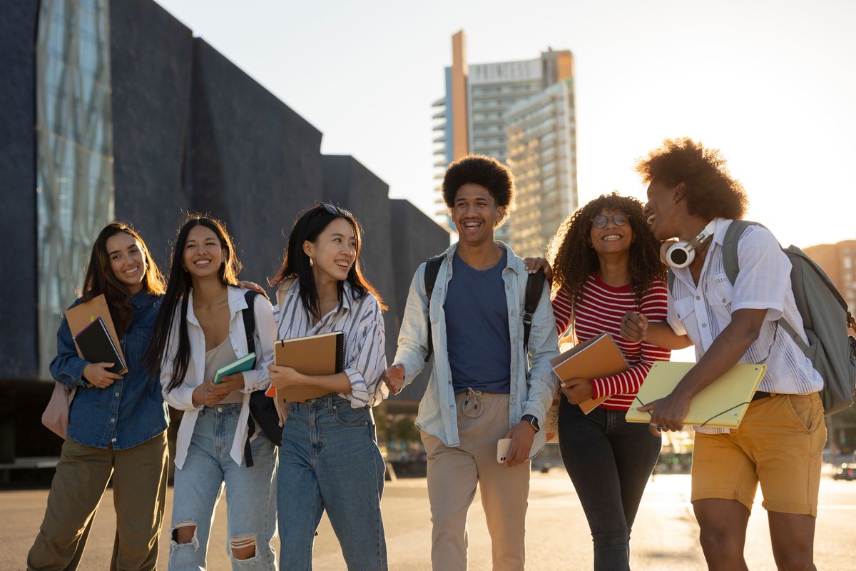 ‘Juventudes latinas en España: identidades culturales, prácticas políticas y juvenicidio. Entrevista a Carles Feixa’

Entrevista a Carles Feixa sobre las luchas e identidades de las juventudes latinoamericanas en España y Europa.

Lee más:
ow.ly/hyb750UNONf
