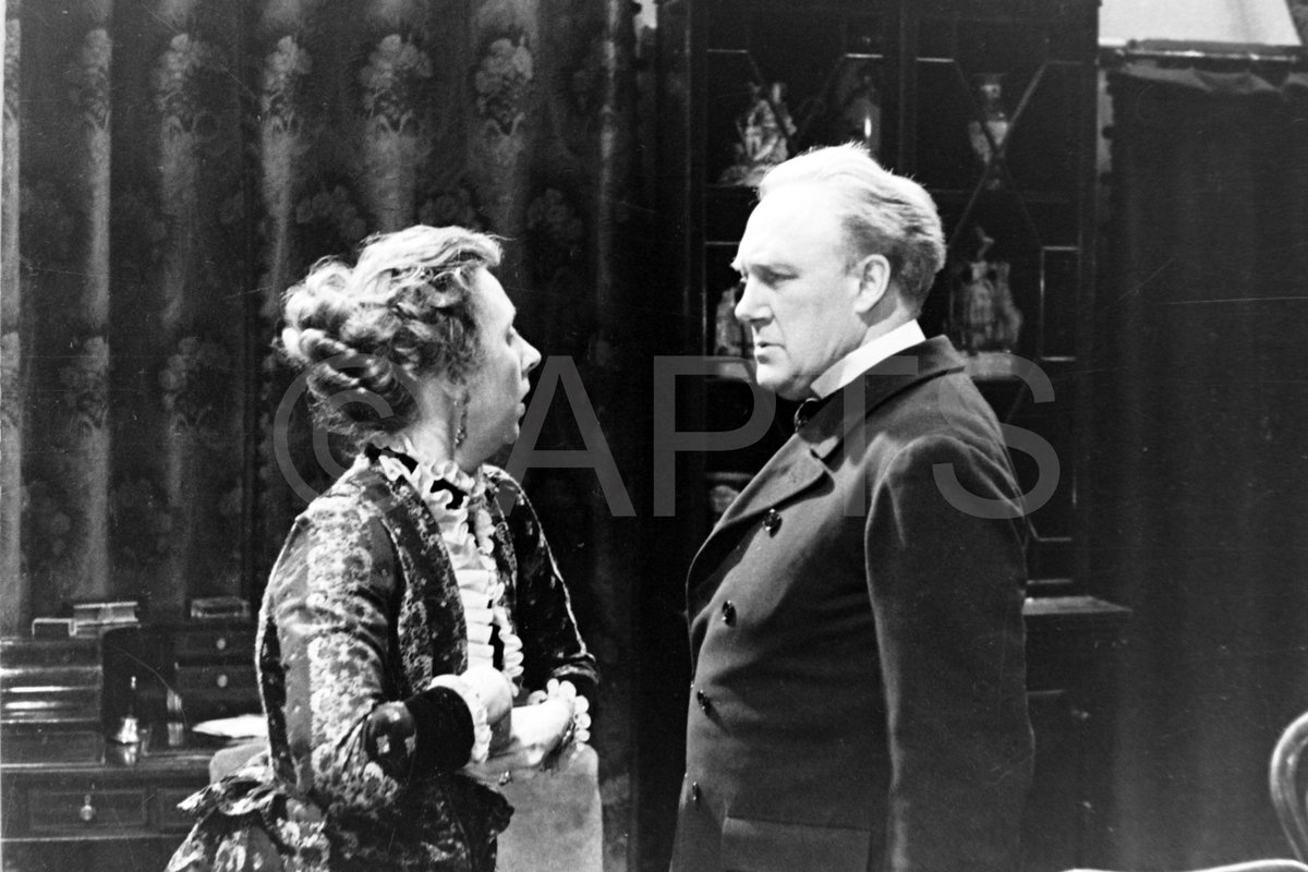 APTSArchive's tweet photo. #OTD - 19 March 1939 - "Gas Light" - a new play by #PatrickHamilton.
Starring; #DennisArundell, #GwenFfrangconDavies #BeatriceRowe, #ElizabethInglis, #MiltonRosmer, #EricBass & #JohnLeMesurier.
Producer: #LanhamTitchener. https://t.co/BsSODIfv6E