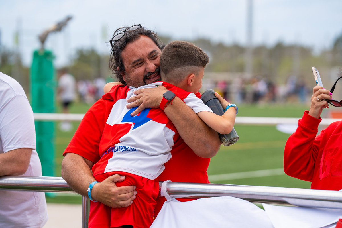futbolinsports's tweet photo. ❤️¡Feliz día del padre!
💪🏻¡Soporte para todos los pequeñines y pequeñinas del campo!
🫂¡Por este día, por cada esfuerzo y por cada abrazo!
#FutbolIN #EstamosIN #MarcaLaDiferencia #CostaDaurada https://t.co/QoOc5PIBvp