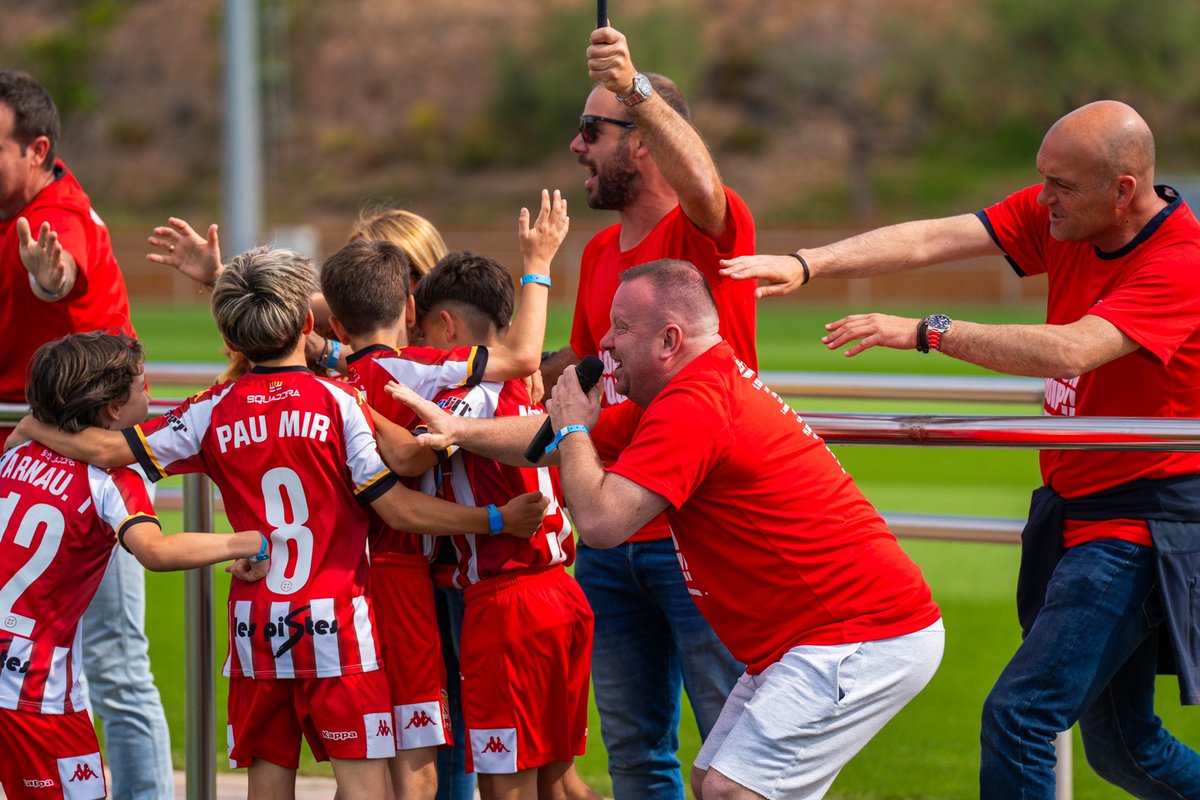 futbolinsports's tweet photo. ❤️¡Feliz día del padre!
💪🏻¡Soporte para todos los pequeñines y pequeñinas del campo!
🫂¡Por este día, por cada esfuerzo y por cada abrazo!
#FutbolIN #EstamosIN #MarcaLaDiferencia #CostaDaurada https://t.co/QoOc5PIBvp