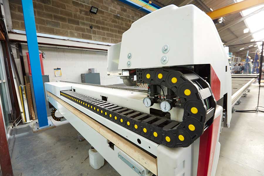 A bevelled edge adds a touch of elegance to your #glass or #mirror &amp; here at abc we love making it!
Cut to your exact size, our team of highly trained experts use either our top of the range machinery, or hand finish your glass.
Custom shapes welcomed!
ow.ly/kr2S50ViWG0