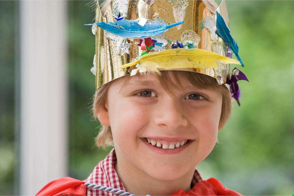 Join us this holiday period in one of our two Easter Crown making sessions taking place on 08 &amp; 15 Apr 2025 from 11.30am - 3.30pm.

This is a FREE activity! 🎩 Just drop in!

Looking for more fun activities in Luton this Easter? 🐰 Visit culturetrust.com/whats-on/easte… 

#WhatsOnLuton