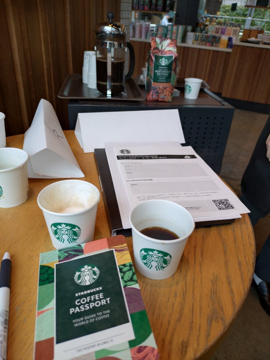 tkikuchi78's tweet photo. スタバのコーヒーセミナーに行ってみた☕
数種類のコーヒーを飲めて、違いとか、美味しい飲み方などを教えてくれる。
コーヒープレスでいれたグアテマラ　アンティグアっていうのが、程よい酸味で美味しかったです♪ https://t.co/Qbmeq0c144