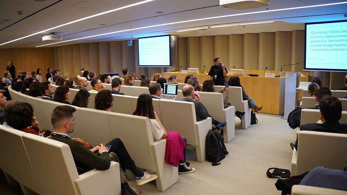 "El futuro del B2B no es solo digital, sino colaborativo y conectado”. La subdirectora general y directora Hub Leads en LIN3S, Itziar Idarraga, junto a Oiane Etxebarria, directora de estrategia en LIN3S, presentan las conclusiones del Estudio. #TOBEINB2B #LIN3S