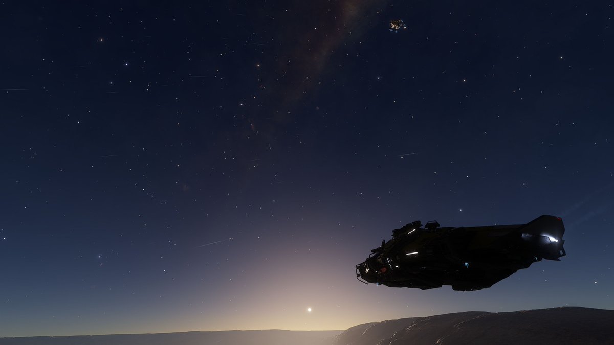 CMDRmarshall's tweet photo. Encontrarse con otro comandante, a 15.000 años luz de la burbuja, y cederle por cortesía la primera pisada. A esta distancia es difícil encontrarse con maldad. #stellarscreenshots https://t.co/zL698OzYnu