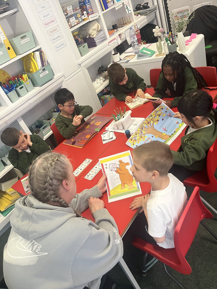 firsprimarysale's tweet image. #Year2Chestnut thoroughly enjoyed exploring poems in our English lesson today. We even got to watch Micheal Rosen preform chocolate cake, they were in stitches! 🎂 All in preparation for #WorldPoetryDay 🎶