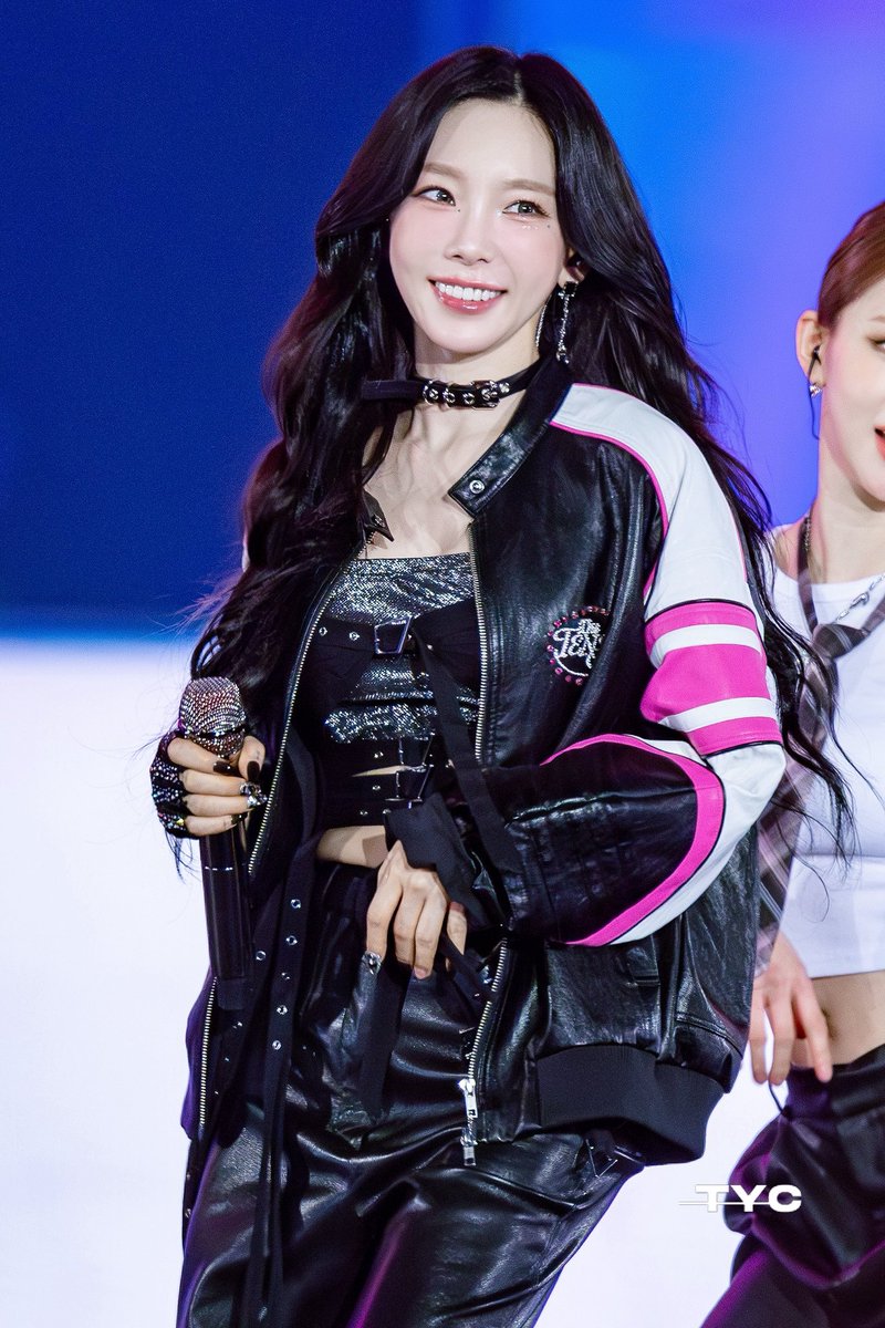 309xoxo's tweet photo. 내가 태연을 밝히는 게 아니라 태연이 밝은 것이다 https://t.co/vNtICslgs8