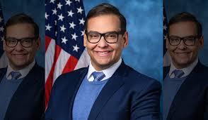 Alguém lembra de George Santos ? Trumpista e bolsonarista, George Santos se tornou o primeiro cidadão brasileiro eleito deputado nos Estados Unidos, Admirador de Trump e Bolsonaro, republicano foi expulso da câmara por denúncias de fraude, pois é, os sinais estão aí.