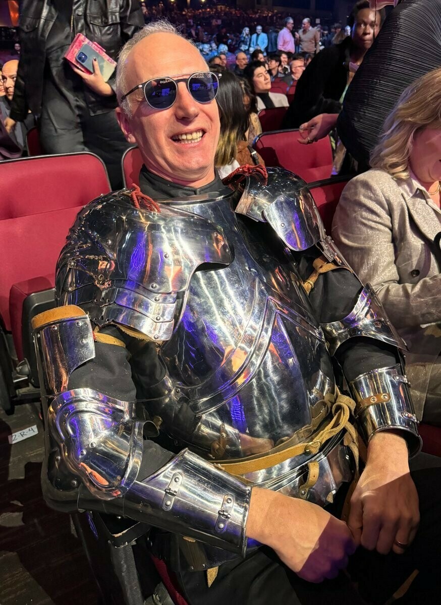 JVCom's tweet photo. Les jeux solo ne sont PAS morts, selon Swen Vincke.

"Il faut juste qu'ils soient bons"

Le fondateur de Larian Studio n'apprécie pas que les grands noms de l'industrie tentent de décourager les investissements dans les jeux solos, simplement pour faire du jeu-service à la place. https://t.co/2iEtjV3sz4
