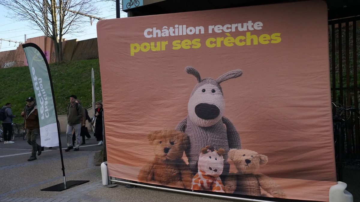 AzzazNadege's tweet photo. 🟢 #Châtillon recrute!
Toute la semaine, des stands de recrutement dédiés à la petite enfance dans notre ville : métro, marché, tram…
Nous recherchons des professionnels de la petite enfance :
https://t.co/MWJukXzmvw
Merci aux agents mobilisés https://t.co/DiPQwe3DW3