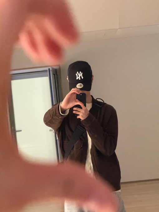 공대에 이런 남자 없어요 
수업에 여자가 5명밖에 없어도 나머지가 다 남자여도 저런 남자 없음 
저런 키도 없고 저런 어깨도 없고 저렇게입는 사람도없고 그냥 없고 진짜 그냥 없어요 그냥