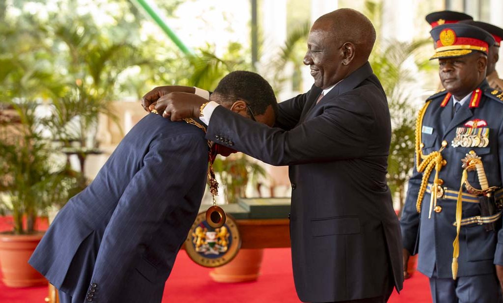 Theshi_ft's tweet photo. President #Ruto Awards AFDB’s #Adesina Highest National Honour
@AfDB_Group Dr. Akinwumi Adesina got Chief of the Order of the Golden Heart (CGH) for his contribution in Kenya's and Africa's #ClimateAction & sustainable development.
Read More ⬇ ⬇
https://t.co/Pr7uJuS9Vs https://t.co/bTKiN3sUoI