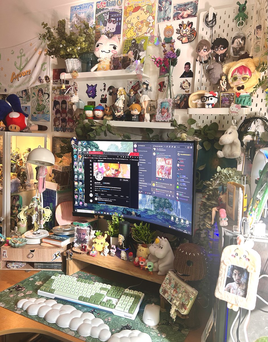 gay freak tweet media