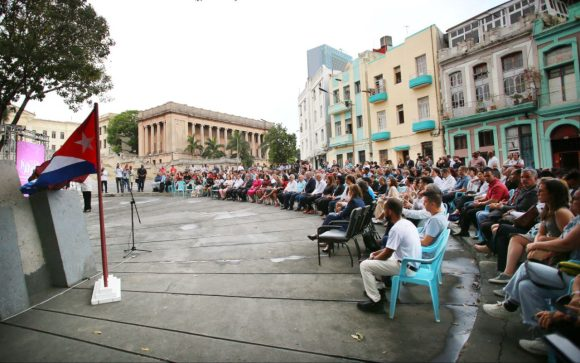 Cada nueva embestida de EE.UU vs Cuba intensifica la solidaridad internacional con la isla y aísla más a Washington.

Un ejemplo de ello es el IV Coloquio Internacional #Patria que concluye hoy en La Habana, con la presencia de 400 delegados de 50 países.

#CubaNoEstáSola