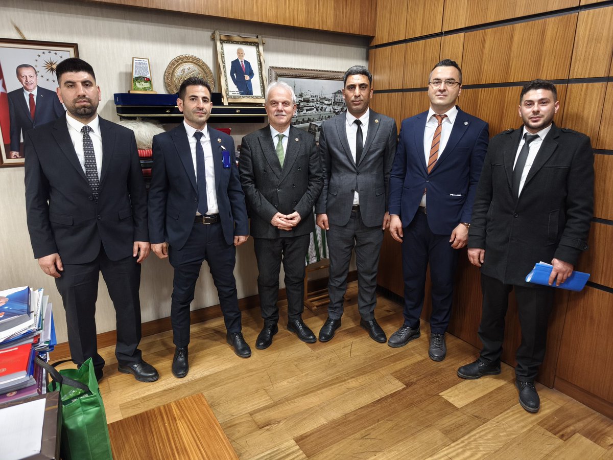 Yardımcı Hizmetler Sınıfı ve Eğitim Çalışanları Sendikası Başkanı Olcay Çelik ve Yönetim Kurulu Üyeleri, Gazi Meclisimizde ziyaretimize geldiler. Taleplerini dile getiren ve sohbet ettiğimiz sendika üyelerimize nazik ziyaretleri için teşekkür ederiz.