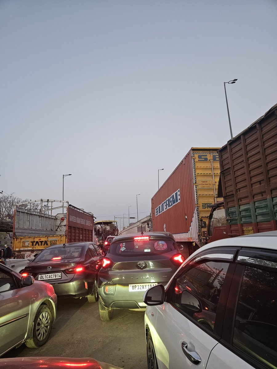 Rampura chawk is total mess right now 
Road construction in progress in peak traffic hours 

Total dead lock on Rampura chawk
<a href="/cmohry/">CMO Haryana</a> <a href="/DC_Gurugram/">DC Gurugram</a> <a href="/MunCorpGurugram/">MCG</a> <a href="/gurgaonpolice/">Gurugram Police</a>