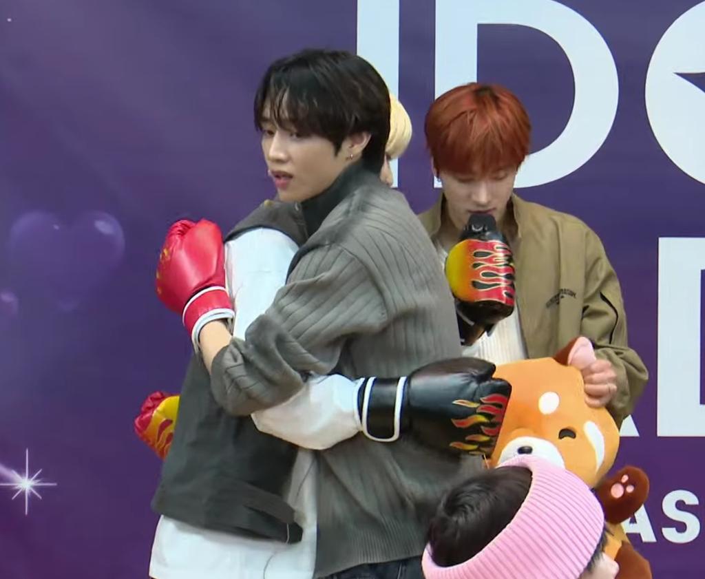 deobimom's tweet photo. sunwoo gave haknyeon a compliment that he has improved his comedic skills and he now receives jokes and carries them too HAHAHA

they have made up and sunwoo told hakkie to buy his own underwear hAHAHHAHA

#THEBOYZ #더보이즈 https://t.co/DhY1M6dQAH
