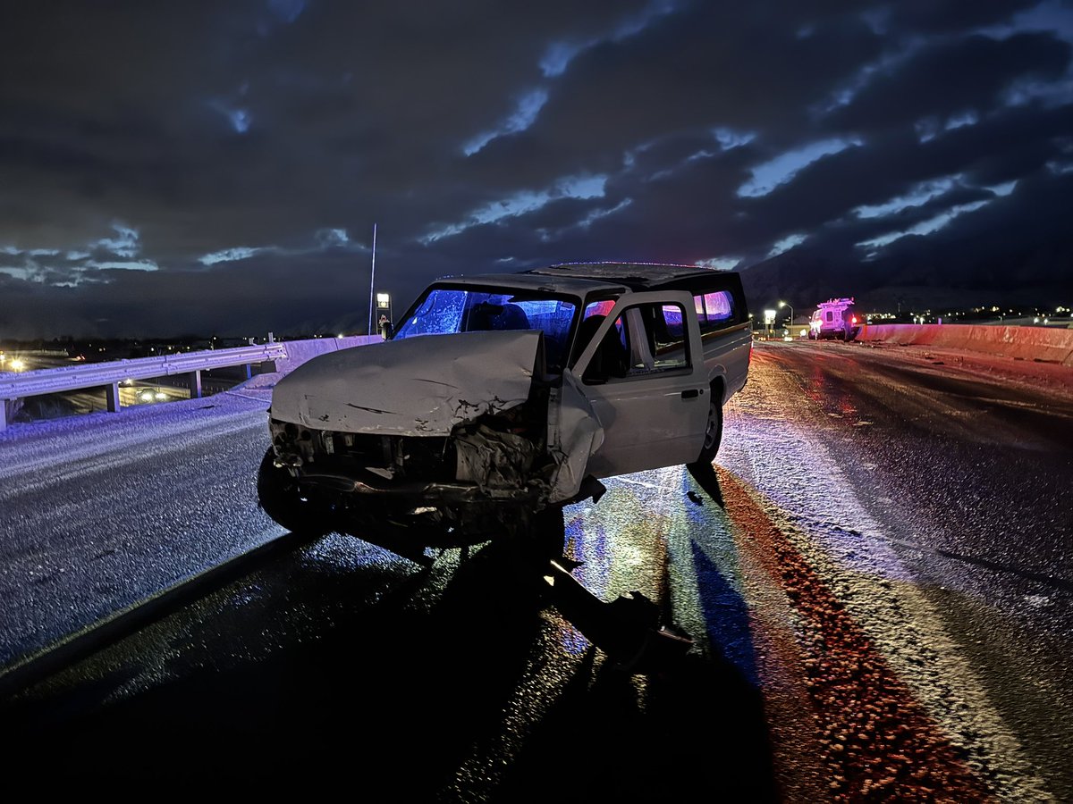 PaysonFire's tweet photo. Vehicle accident 800 South I-15 Overpass. Use alternate routes over pass is extremely icy and will be closed until snowplows can put some salt down. https://t.co/FqySLw9hhc