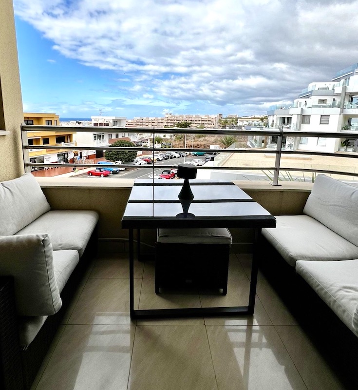 ElbaInvest's tweet photo. 🌊FOR SALE in Playa Paraíso: Exclusive apartment with sea views!✨
☑️5 min from the beach
☑️Fully furnished &amp; modern renovation
☑️Vacation rental allowed
☑️Pool, A/C, smart security &amp; top location near Rosa Center!
Click the link or call us now!
#TenerifeLiving #dreaminvestment https://t.co/EzynHQdAvd