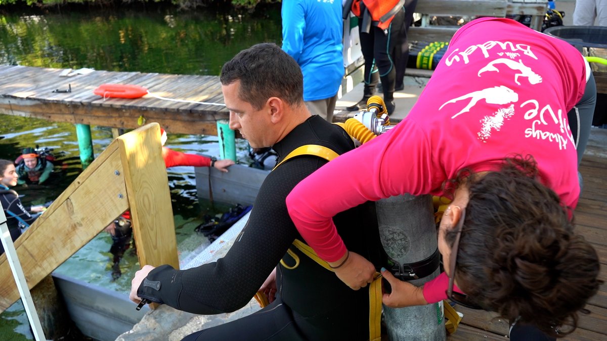NAUI Worldwide (@nauiworldwide) on Twitter photo 🌊✨ NAUI Leaders and divers suited up in vintage double-hose regulators with the <a href="/divingmuseum/">History of Diving Museum</a> for Vintage Dive Weekend!
Learn more about this event here: naui.org/naui-leaders-c…
#DiveNAUI #NAUIWorldwide 🌊✨ NAUI Leaders and divers suited up in vintage double-hose regulators with the <a href="/divingmuseum/">History of Diving Museum</a> for Vintage Dive Weekend!
Learn more about this event here: naui.org/naui-leaders-c…
#DiveNAUI #NAUIWorldwide