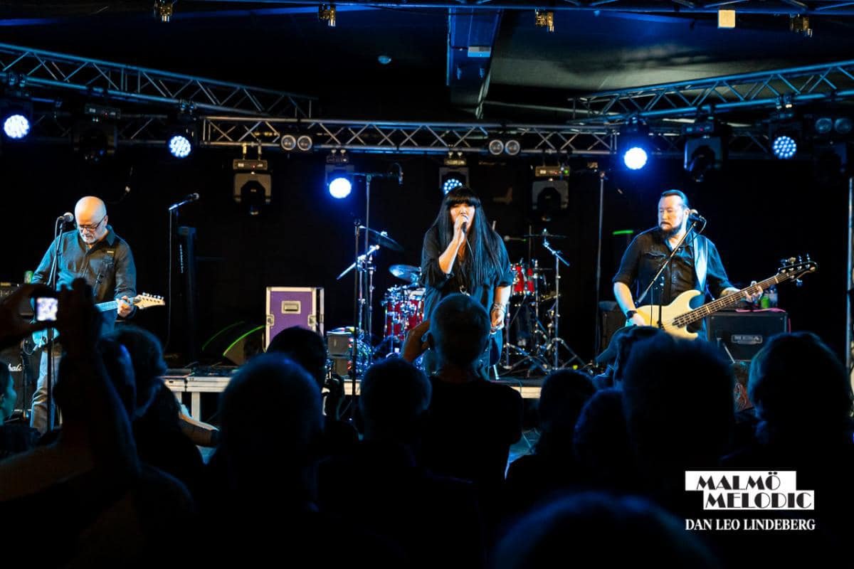 Romeo's Daughter (@romeosdaughter) on Twitter photo 🛑LONDON, UK🛑
<a href="/romeosdaughter/">Romeo's Daughter</a> live in their hometown show #London #UK! Performing at the legendary music venue <a href="/TheGarageHQ/">The Garage</a> #Islington. Live on Friday 28th March 2025 + support from the amazing <a href="/collateralrocks/">Collateral</a>!
TICKETS: alttickets.com/romeo-s-daught…
#RomeosDaughter #Collateral 🛑LONDON, UK🛑
<a href="/romeosdaughter/">Romeo's Daughter</a> live in their hometown show #London #UK! Performing at the legendary music venue <a href="/TheGarageHQ/">The Garage</a> #Islington. Live on Friday 28th March 2025 + support from the amazing <a href="/collateralrocks/">Collateral</a>!
TICKETS: alttickets.com/romeo-s-daught…
#RomeosDaughter #Collateral