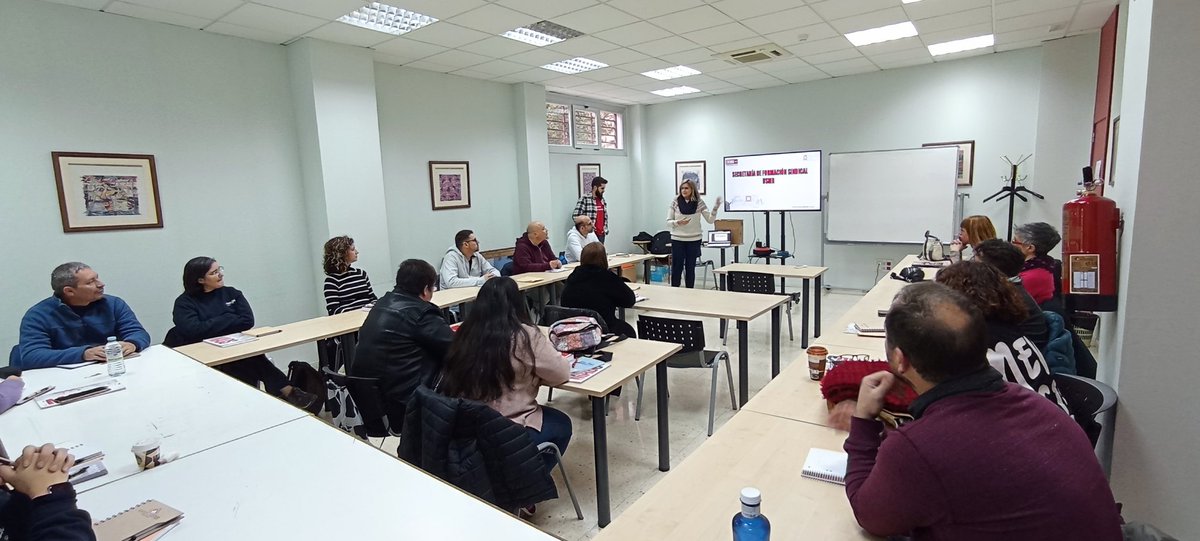 CCOOmadridSur's tweet photo. 🔴 Saludo de @angelaherflo a las delegadas y delegados que participan en el Itinerario básico de formación sindical de @CCOOMadrid https://t.co/QBtzMNFEy7