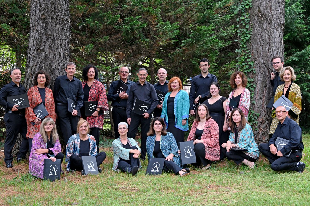 Adamar es el coro que nos acompañará en el Réquiem de Mozart. Está conformado en la actualidad por una veintena de voces, que fue creado en Cantabria a finales del 2018 con el objetivo de difundir la polifonía del Siglo de Oro español.
 #JOSCAN2025 #EncuentroPrimavera2025