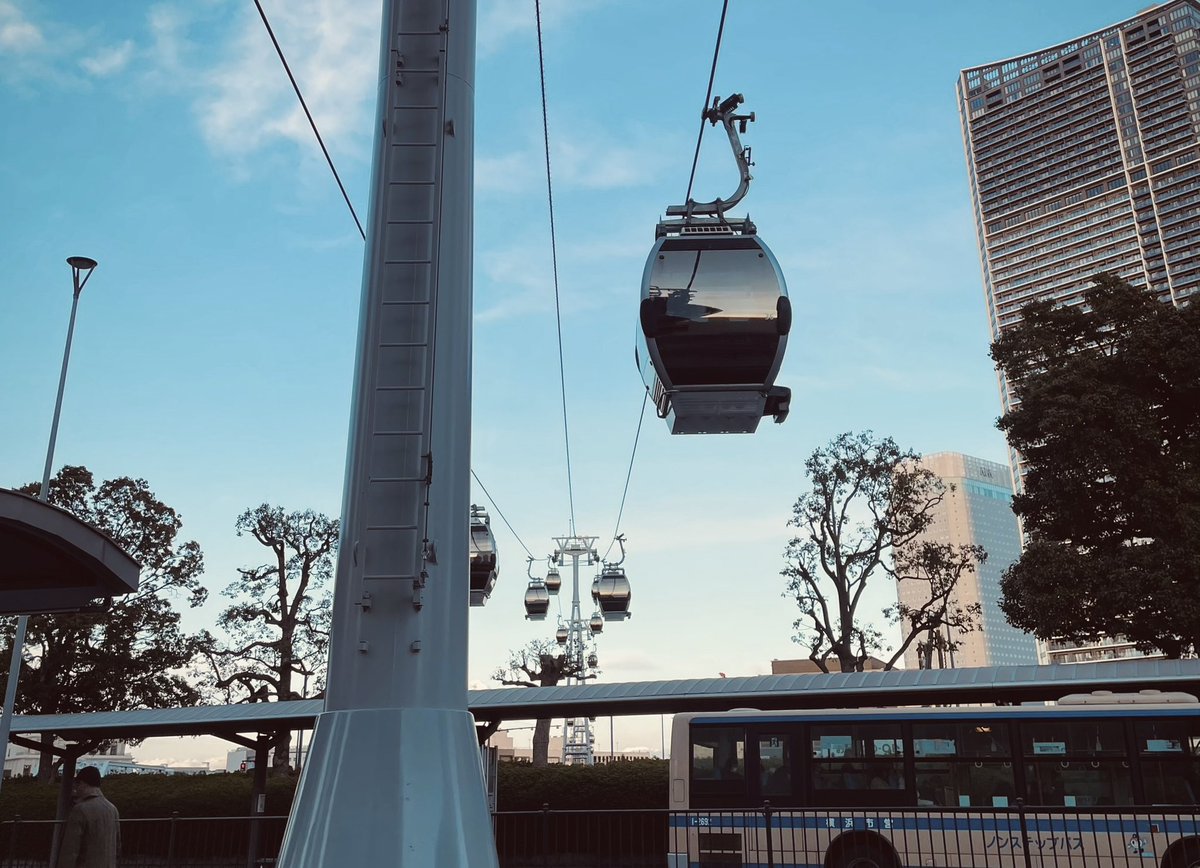 撮影で横浜まで🫧

なんか分からんけど
差し迫ってくる未来感に圧倒されて
パシャリ😂

美味いもん食べて編集頑張ろ🌾✨