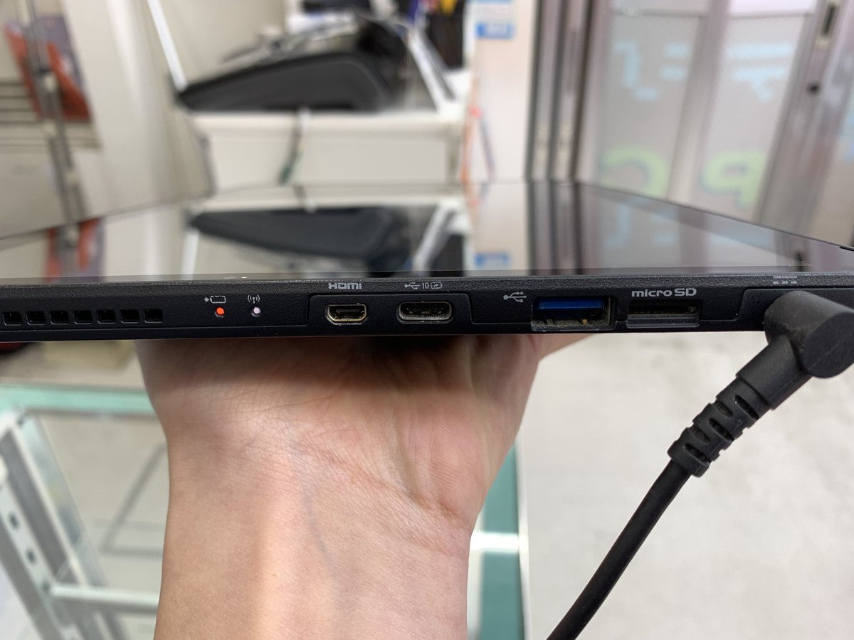 PCcomfullAKB4's tweet photo. 今週の秋葉原4号店限定セール!
②【Arrows Tab Q739/AB】
お手頃価格のWinタブ!メモリ4GB & 128GB(SSD)とライトな構成となりますが、ネットサーフィンや動画視聴等にはバッチリ👌
タッチペンも内蔵しており、操作も便利!解像度もFHDでキレイ✨
30台限定!
#富士通 #ArrowsTab #Q739 https://t.co/a7pPRyj4Cg