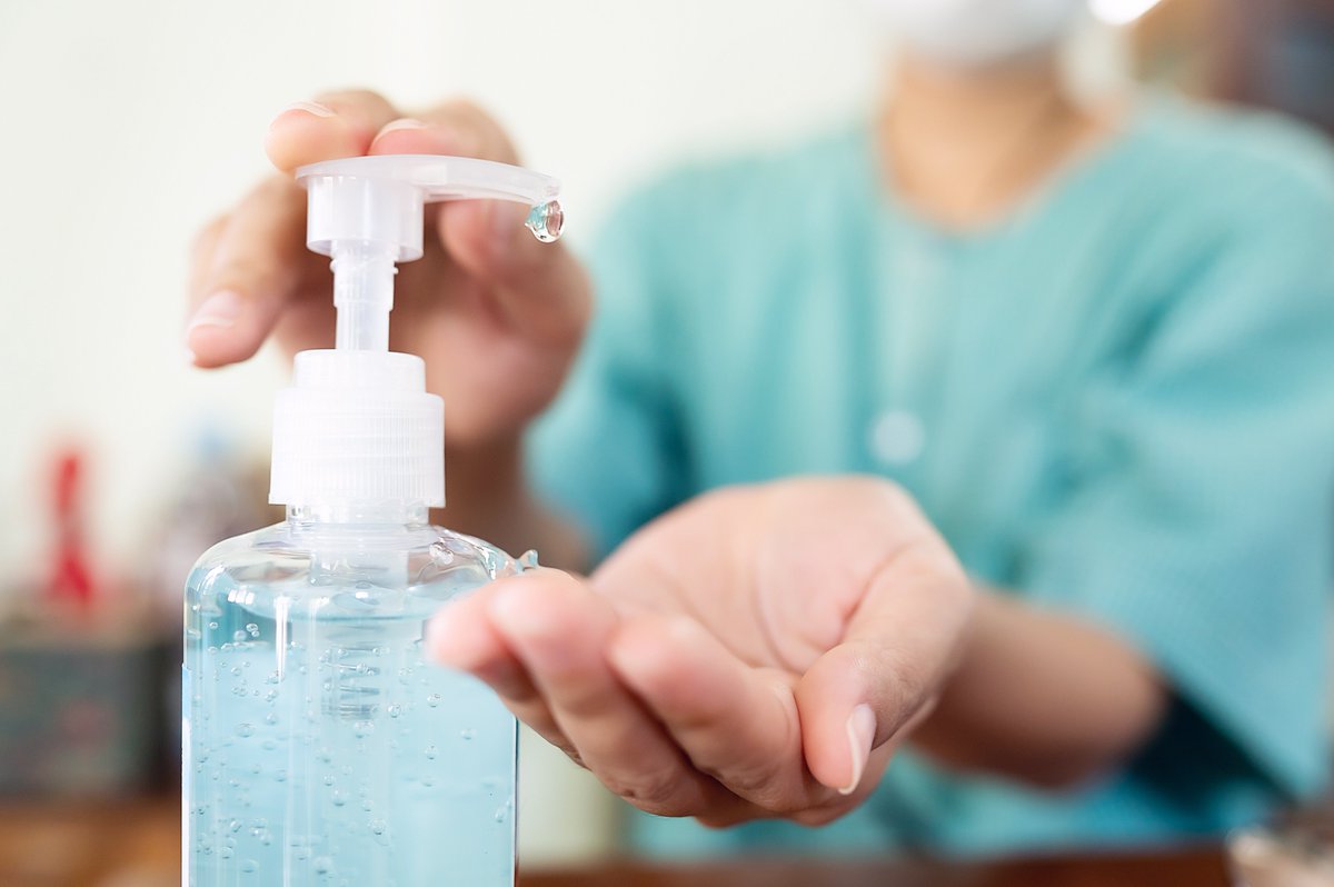 Assurer la sécurité des résidents et des professionnels en ESSMS : L'indispensable produit hydroalcoolique ! 🧴

📄 Découvrez notre fiche mémo élaborée avec le réseau des EMH de Nouvelle-Aquitaine : urlr.me/mM6dzy