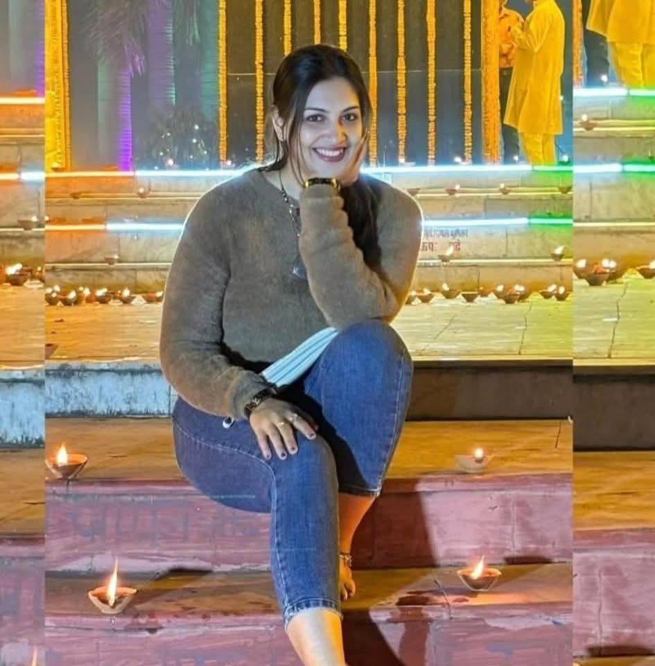 बड़े ही खूबसूरत वहम थे। 
    हम उनकी ज़िन्दगी में अहम थे।।
#GoodAfternoon 😘😘