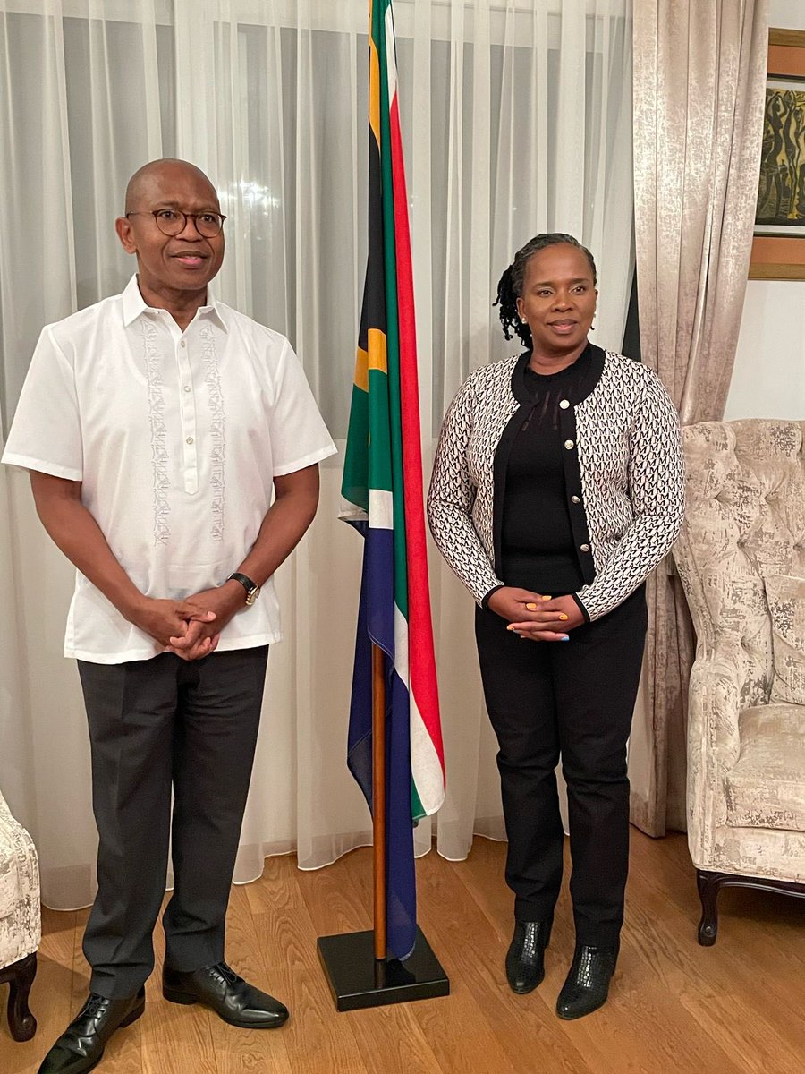 Department of Employment and Labour (@deptoflabour) on Twitter photo On 18 March 2025, Ambassador Mxolisi Nkosi graciously, hosted Minister <a href="/Meth_Khosi/">Nomakhosazana Meth</a> , for dinner at his official residence in Geneva.
The Minister is attending the <a href="/ilo/">International Labour Organization</a> Governing body meeting that will come to a close on 20 March 2025.
#Yazini #ServicedeliveryZA #GovZAUpdates On 18 March 2025, Ambassador Mxolisi Nkosi graciously, hosted Minister <a href="/Meth_Khosi/">Nomakhosazana Meth</a> , for dinner at his official residence in Geneva.
The Minister is attending the <a href="/ilo/">International Labour Organization</a> Governing body meeting that will come to a close on 20 March 2025.
#Yazini #ServicedeliveryZA #GovZAUpdates