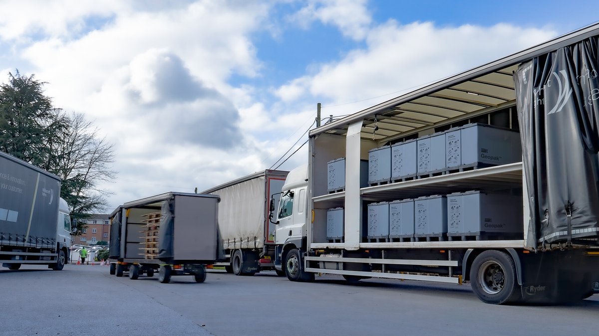 Made from recycled polypropylene, the Geopak™ solution can be reused a minimum of 12 times, reducing the need for single-use plastic wrapping. 

Read here: eu1.hubs.ly/H0hC_RN0

Explore Geopak™ eu1.hubs.ly/H0hC_Vw0 

#Innovation #packaging #sustainability  #Waste