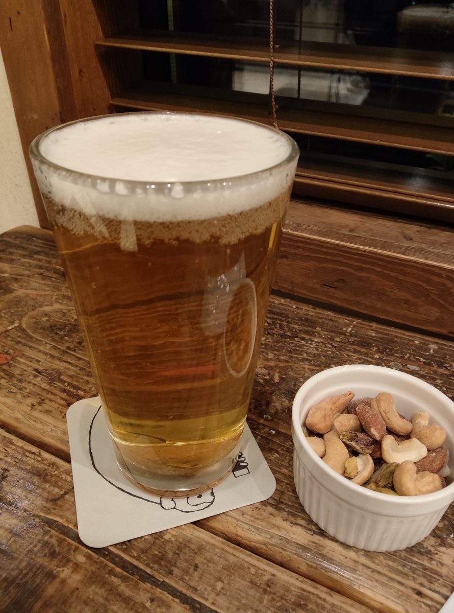 suzakuzero555's tweet photo. 久しぶりに #箕面ビール
ピルスナーを堪能☺ https://t.co/21Q4EAbeUQ